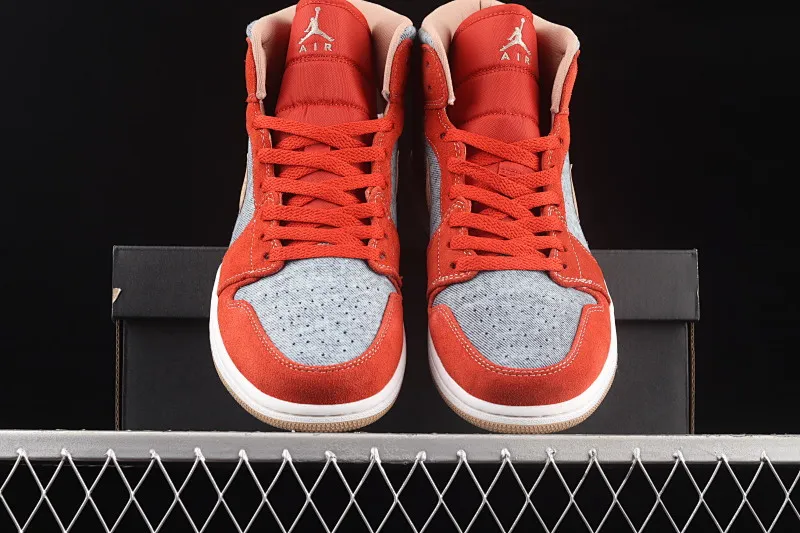 All categories Air Jordan Jordan series basketball shoes Air Jordan 1 Mid G version pure original Levi's x Air Jordan 1 Mid "Denim" AJ1 Joe 1 Levi's denim mid-top basketball shoes DM4352-600